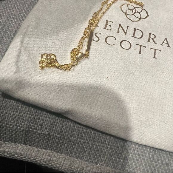 NWOT Kendra Scott Ari Heart Gold Pendant Necklace in Ivory Mother-of-Pearl - Picture 4 of 8